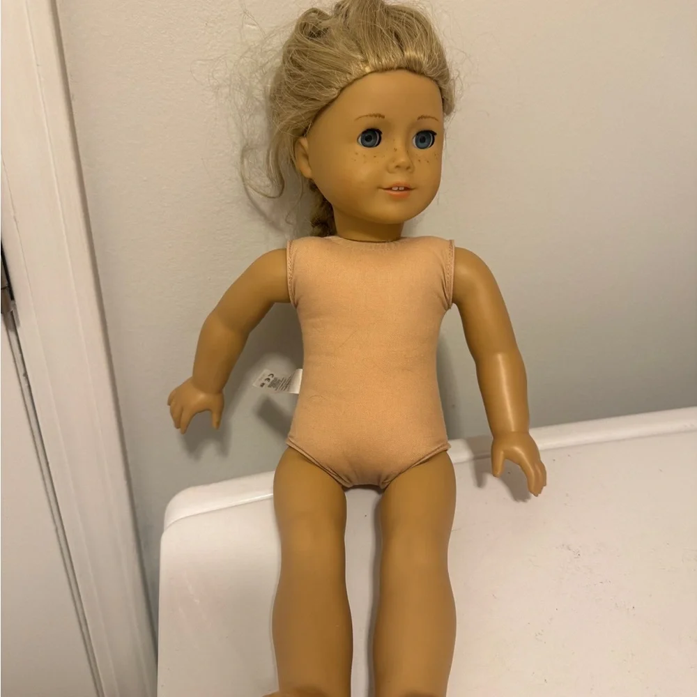 American Girl‎ Doll 2011 Classic Blonde Hair Doll with Freckles